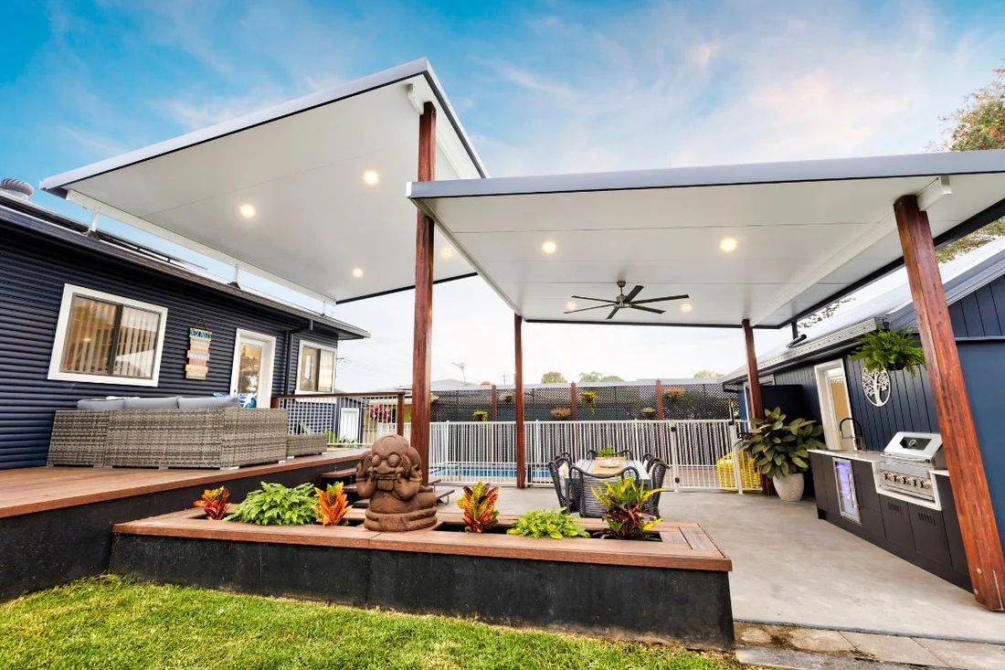 Insulated patio roof for year-round outdoor comfort