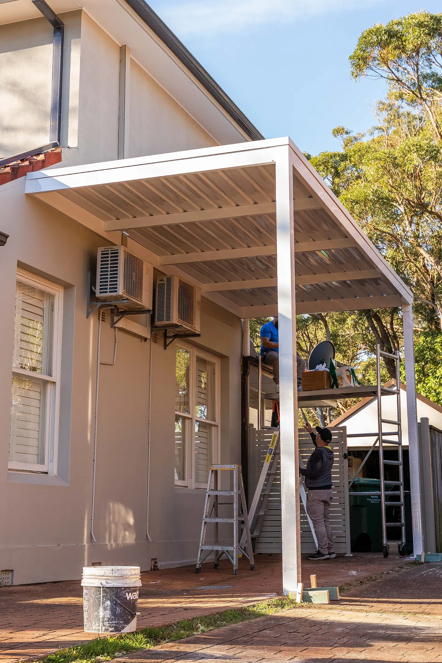 Side portrait of the carport structure against the residential boundary