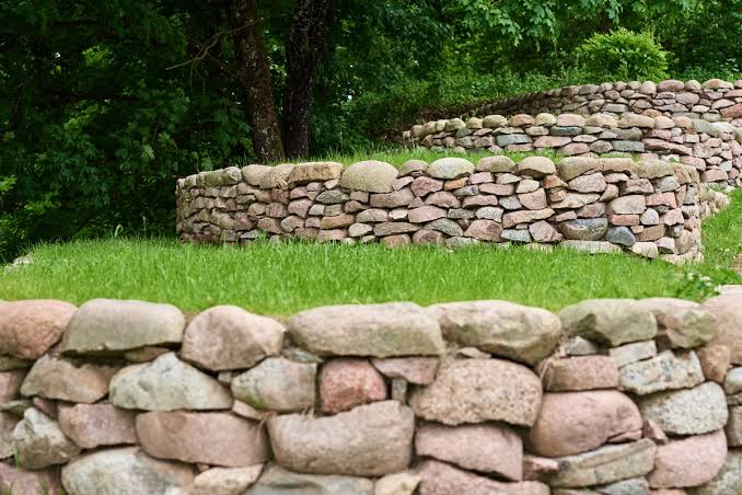 Natural Stone retaining wall construction process