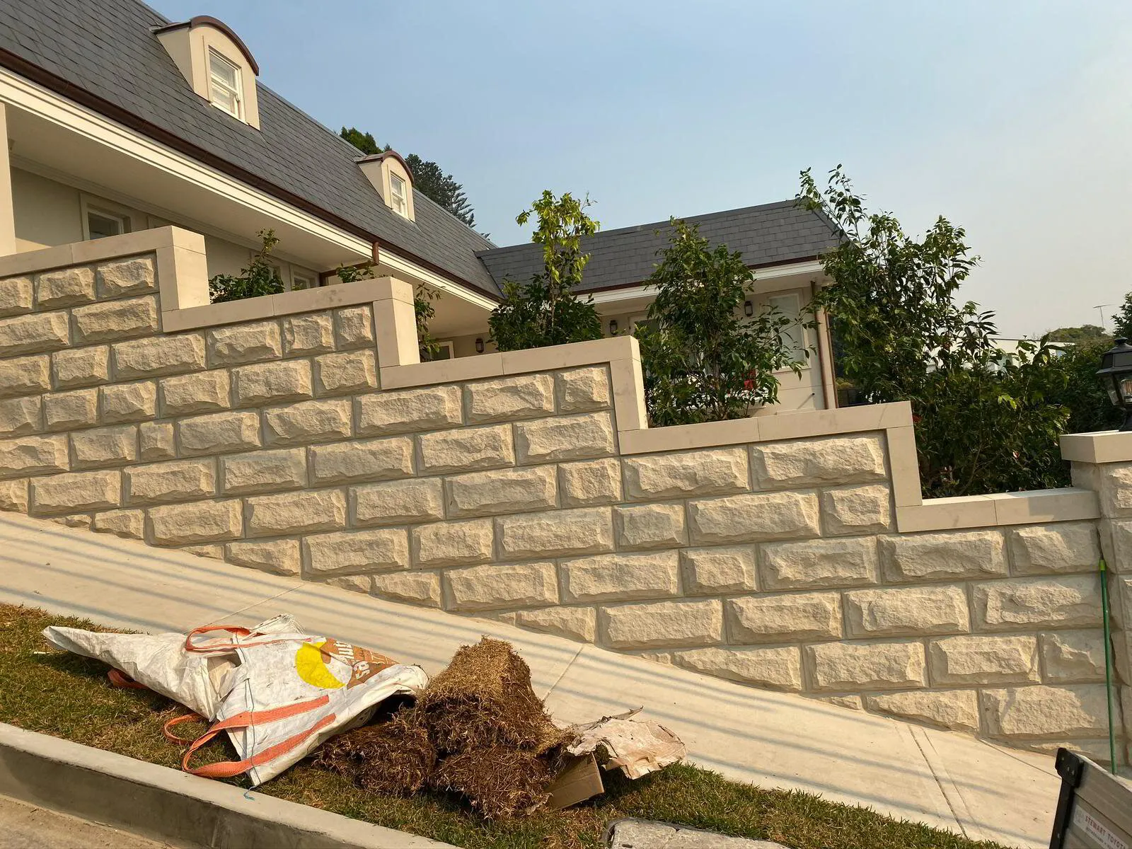 Sandstone retaining wall construction process